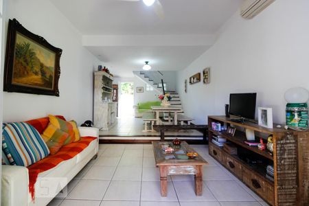 Casa de condomínio à venda com 150m², 2 quartos e 3 vagas Casa de condomínio à venda com 150m², 2 quartos e 3 vagasSala
