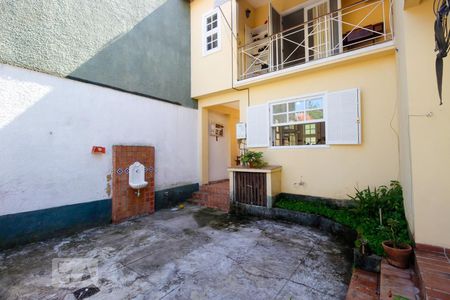 Casa de condomínio à venda com 150m², 2 quartos e 3 vagas Casa de condomínio à venda com 150m², 2 quartos e 3 vagasQuintal