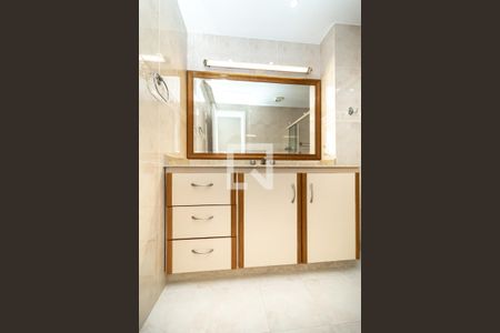 Apartamento à venda com 160m², 3 quartos e 3 vagasBanheiro Social