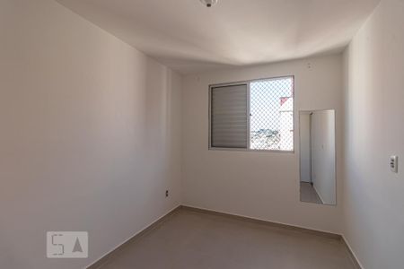 Quarto 2 de apartamento para alugar com 2 quartos, 48m² em Vila Carmosina, São Paulo
