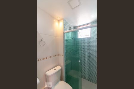 Banheiro de apartamento para alugar com 2 quartos, 48m² em Vila Carmosina, São Paulo