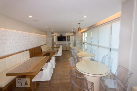 Apartamento para alugar com 70m², 2 quartos e 1 vaga Apartamento para alugar com 70m², 2 quartos e 1 vagaÁrea comum - Salão de festas