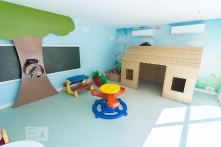 Apartamento para alugar com 70m², 2 quartos e 1 vaga Apartamento para alugar com 70m², 2 quartos e 1 vagaÁrea Comum - Playground