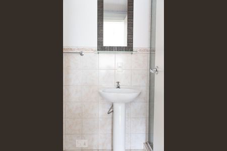 Banheiro de apartamento à venda com 1 quarto, 38m² em Humaitá, Porto Alegre