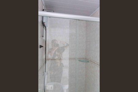 Banheiro de apartamento à venda com 1 quarto, 38m² em Humaitá, Porto Alegre