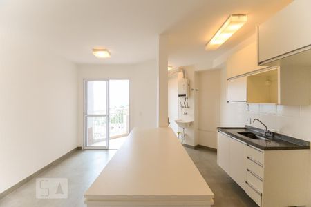 Sala e cozinha de apartamento para alugar com 2 quartos, 55m² em Vila Prudente, São Paulo