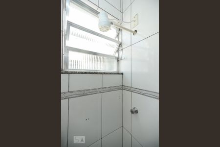 Banheiro de apartamento para alugar com 2 quartos, 55m² em Del Castilho, Rio de Janeiro