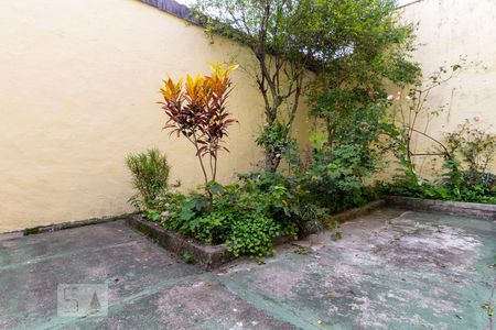 Casa à venda com 100m², 2 quartos e 2 vagasQuintal