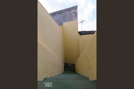 Casa à venda com 100m², 2 quartos e 2 vagasEscada 