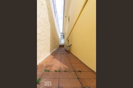 Casa à venda com 100m², 2 quartos e 2 vagasCorredor Acesso Garagem