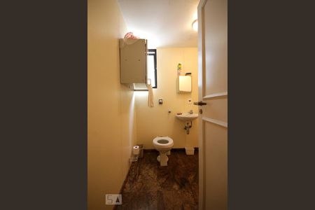 Apartamento à venda com 330m², 3 quartos e 3 vagasBanheiro de Serviço