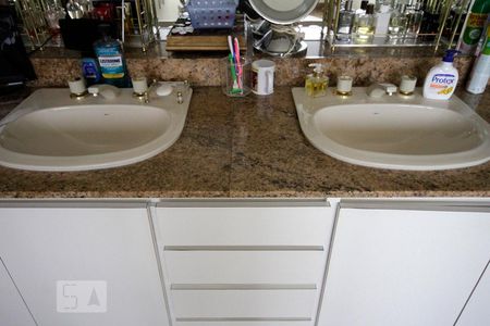 Apartamento à venda com 330m², 3 quartos e 3 vagasBanheiro da Suíte 3