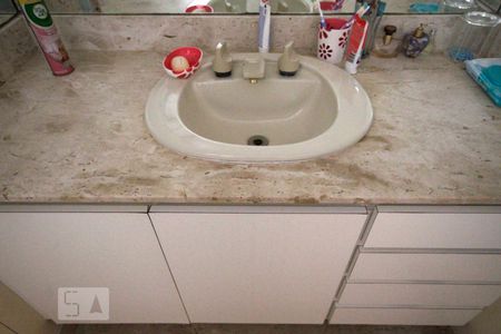 Apartamento à venda com 330m², 3 quartos e 3 vagasBanheiro da Suíte 1