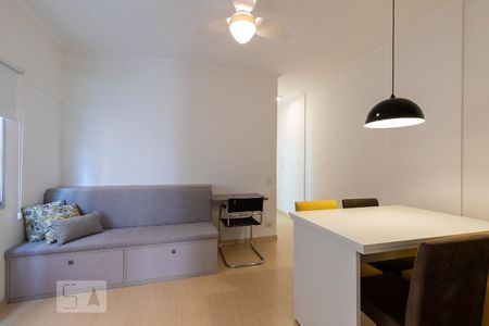 Sala de apartamento à venda com 1 quarto, 54m² em Cambuí, Campinas