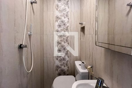 Apartamento à venda com 250m², 3 quartos e 3 vagas Apartamento à venda com 250m², 3 quartos e 3 vagasBanhheiro de Serviço