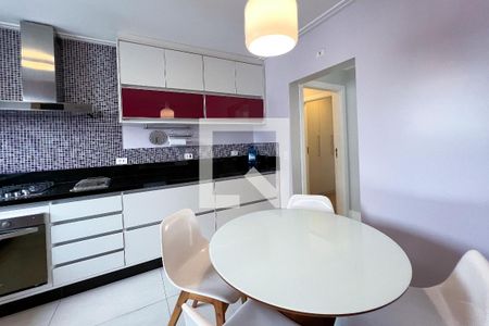 Apartamento à venda com 250m², 3 quartos e 3 vagas Apartamento à venda com 250m², 3 quartos e 3 vagasCozinha