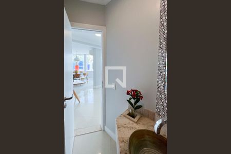 Apartamento à venda com 250m², 3 quartos e 3 vagas Apartamento à venda com 250m², 3 quartos e 3 vagasBanheiro