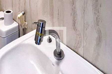 Apartamento à venda com 250m², 3 quartos e 3 vagas Apartamento à venda com 250m², 3 quartos e 3 vagasBanhheiro de Serviço