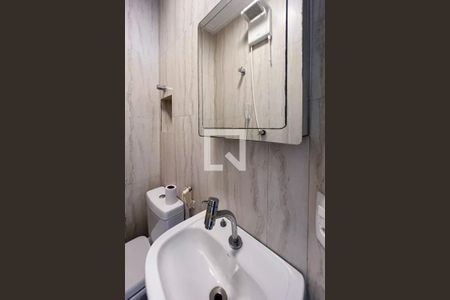 Apartamento à venda com 250m², 3 quartos e 3 vagas Apartamento à venda com 250m², 3 quartos e 3 vagasBanhheiro de Serviço