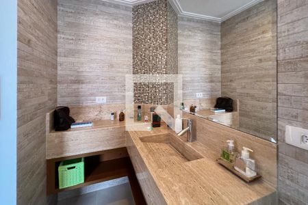 Apartamento à venda com 250m², 3 quartos e 3 vagas Apartamento à venda com 250m², 3 quartos e 3 vagasBanheiro da Suíte 2