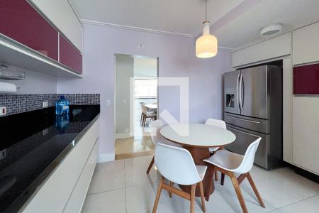 Apartamento à venda com 250m², 3 quartos e 3 vagas Apartamento à venda com 250m², 3 quartos e 3 vagasCozinha