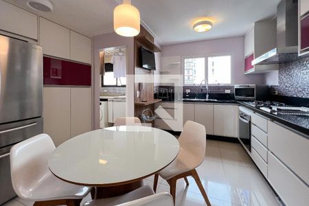 Apartamento à venda com 250m², 3 quartos e 3 vagas Apartamento à venda com 250m², 3 quartos e 3 vagasCozinha