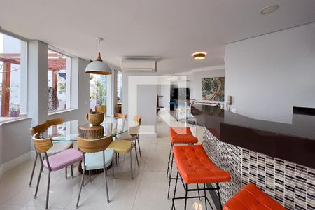 Apartamento à venda com 250m², 3 quartos e 3 vagas Apartamento à venda com 250m², 3 quartos e 3 vagasCobertura