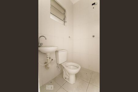 Banheiro de kitnet/studio para alugar com 1 quarto, 22m² em Maranhão, São Paulo