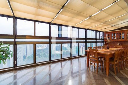 Apartamento para alugar com 450m², 4 quartos e 4 vagas Apartamento para alugar com 450m², 4 quartos e 4 vagasSala