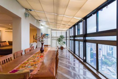 Apartamento para alugar com 450m², 4 quartos e 4 vagas Apartamento para alugar com 450m², 4 quartos e 4 vagasSala