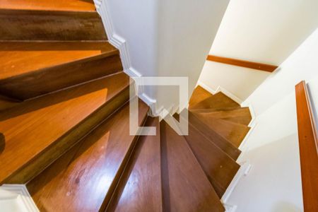 Apartamento para alugar com 450m², 4 quartos e 4 vagas Apartamento para alugar com 450m², 4 quartos e 4 vagasEscada