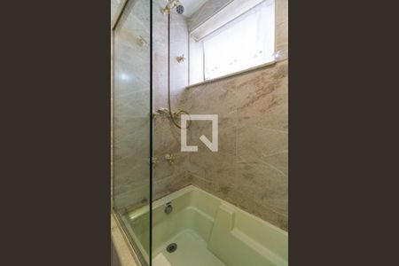 Apartamento para alugar com 450m², 4 quartos e 4 vagas Apartamento para alugar com 450m², 4 quartos e 4 vagasBanheiro Quarto 2