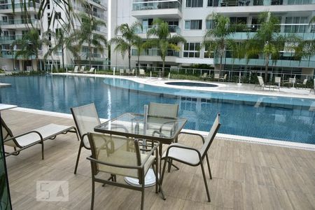 Apartamento para alugar com 75m², 2 quartos e 1 vagaÁrea comum - Piscina