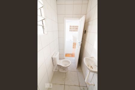 Casa para alugar com 110m², 3 quartos e 1 vaga Casa para alugar com 110m², 3 quartos e 1 vagaBanheiro Externo