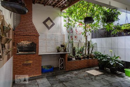 Casa à venda com 144m², 3 quartos e 2 vagasQuintal