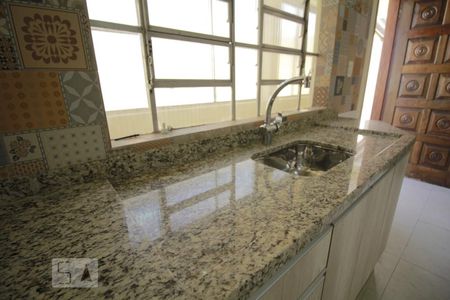 Detalhe cozinha de casa para alugar com 2 quartos, 90m² em Bonfim, Osasco