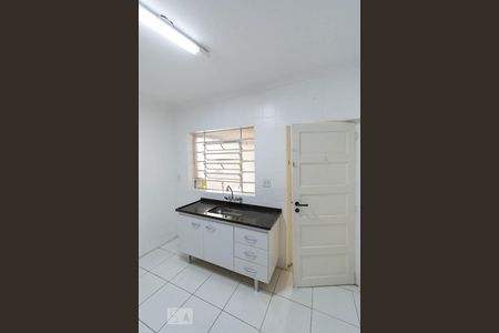 Casa para alugar com 100m², 2 quartos e 2 vagasCozinha
