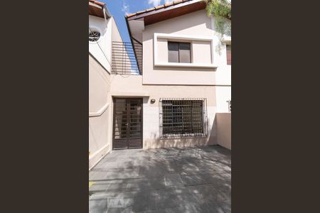 Casa para alugar com 100m², 2 quartos e 2 vagasGaragem / Fachada