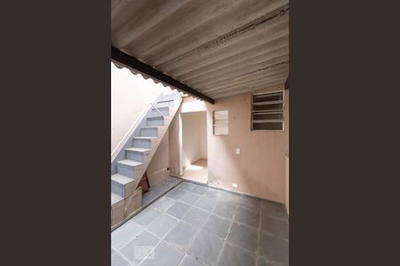 Casa para alugar com 100m², 2 quartos e 2 vagasQuintal