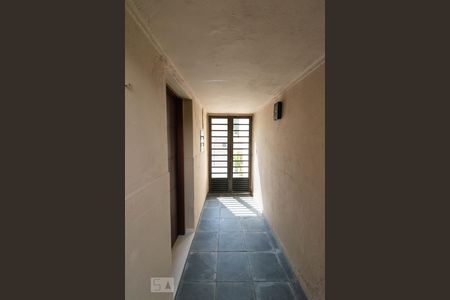 Casa para alugar com 100m², 2 quartos e 2 vagasCorredor Lateral 