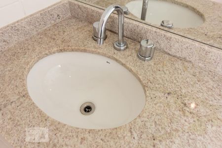 Apartamento para alugar com 121m², 3 quartos e 2 vagas Apartamento para alugar com 121m², 3 quartos e 2 vagasBanheiro Pia