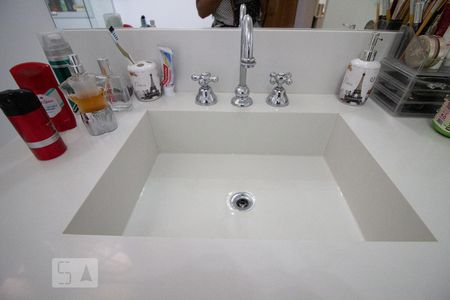 Casa de condomínio à venda com 300m², 3 quartos e 4 vagasdetalhe suite quarto 3