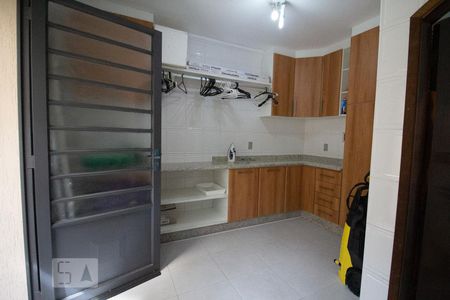Casa de condomínio à venda com 300m², 3 quartos e 4 vagasarea de serviço