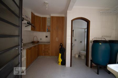 Casa de condomínio à venda com 300m², 3 quartos e 4 vagasarea de serviço