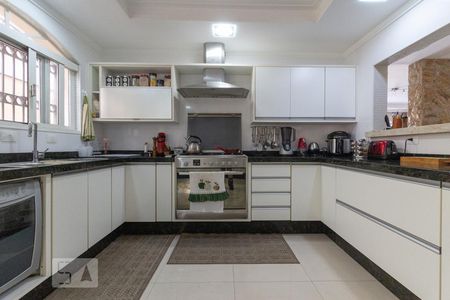 Casa de condomínio à venda com 300m², 3 quartos e 4 vagascozinha