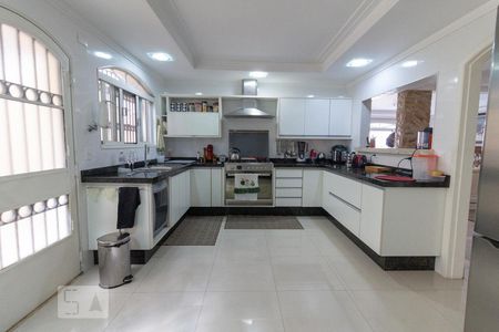 Casa de condomínio à venda com 300m², 3 quartos e 4 vagascozinha