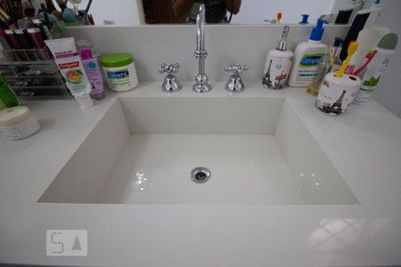 Casa de condomínio à venda com 300m², 3 quartos e 4 vagasdetalhe suite quarto 3