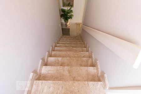 Casa de condomínio à venda com 300m², 3 quartos e 4 vagasescada acesso sala 2 e suites 