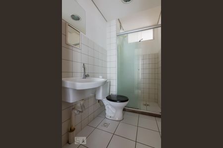 Banheiro de kitnet/studio para alugar com 1 quarto, 25m² em Centro, Belo Horizonte