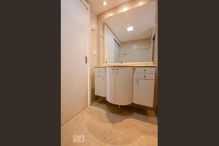 Banheiro de apartamento para alugar com 2 quartos, 68m² em Estácio, Rio de Janeiro